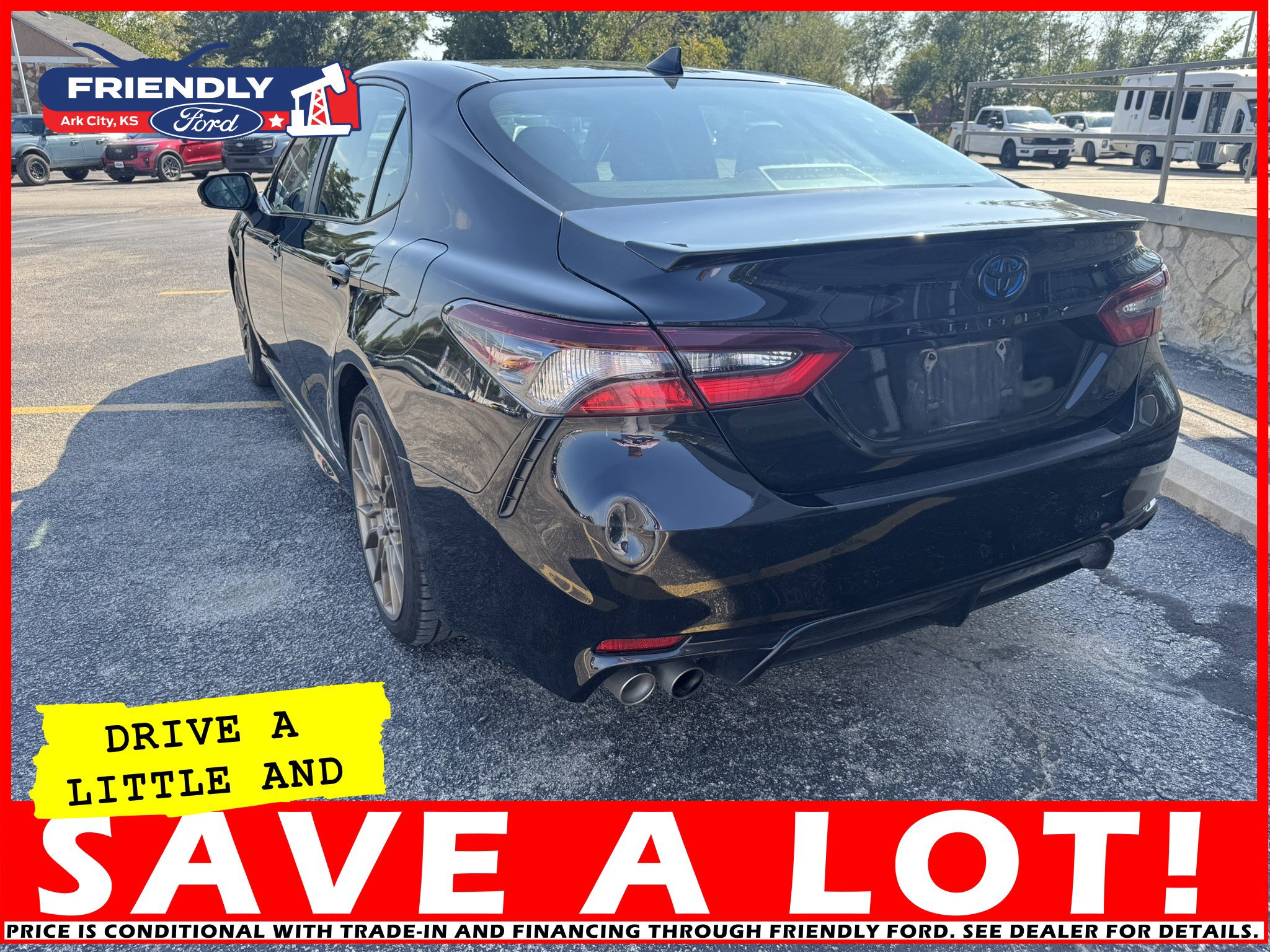 Used 2024 Toyota Camry SE image 3