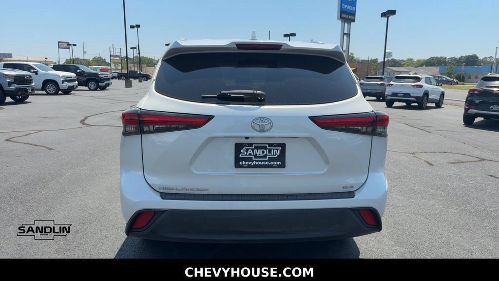 Used 2022 Toyota Highlander XLE FWD image 8