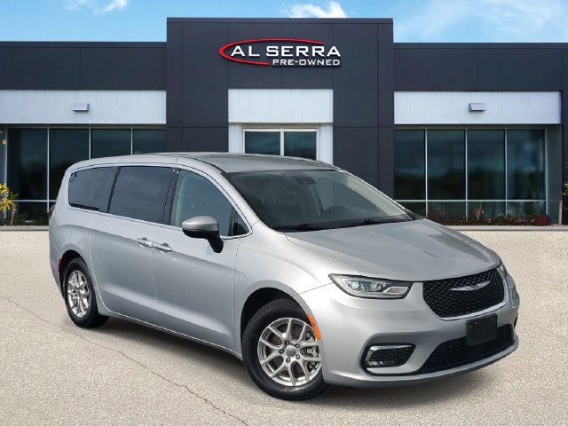Used 2023 Chrysler Pacifica Touring-L FWD image 1