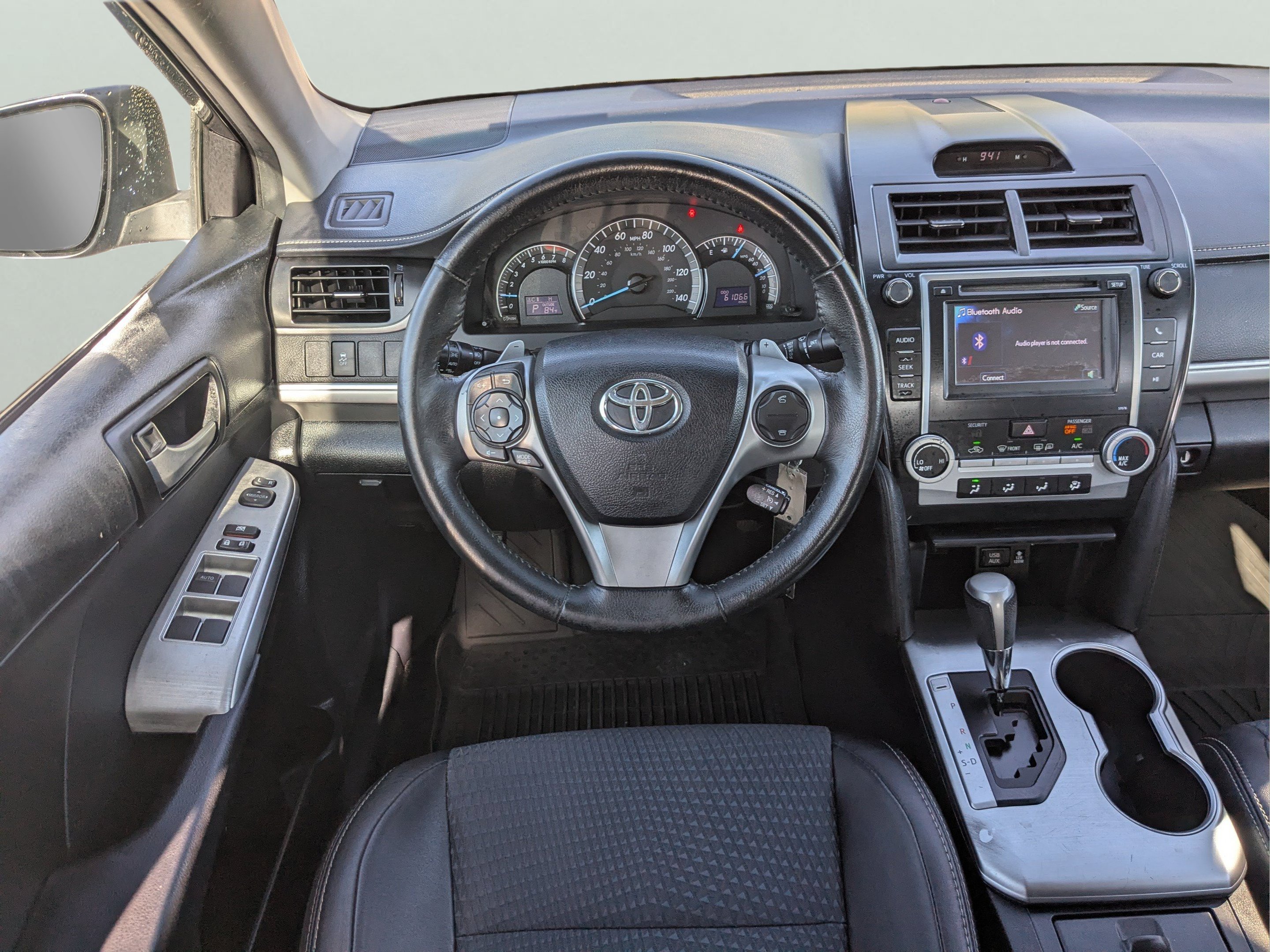 Used 2014 Toyota Camry SE FWD image 16