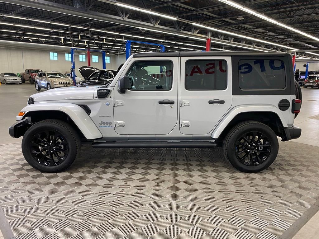 Used 2023 Jeep Wrangler Unlimited Sahara AWD/4WD image 5