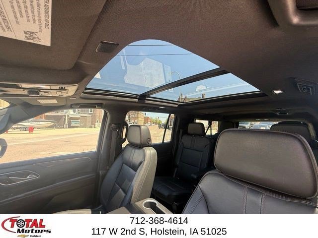 Used 2022 Chevrolet Suburban RST w/ Luxury Package AWD/4WD image 27