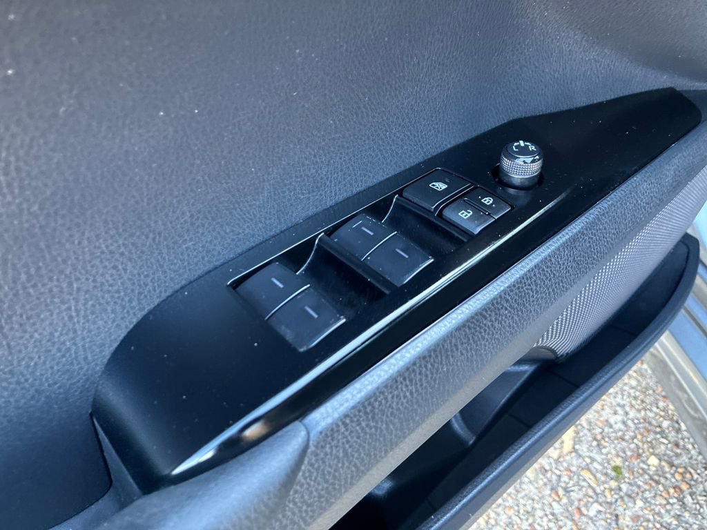Used 2025 Toyota Camry SE image 11