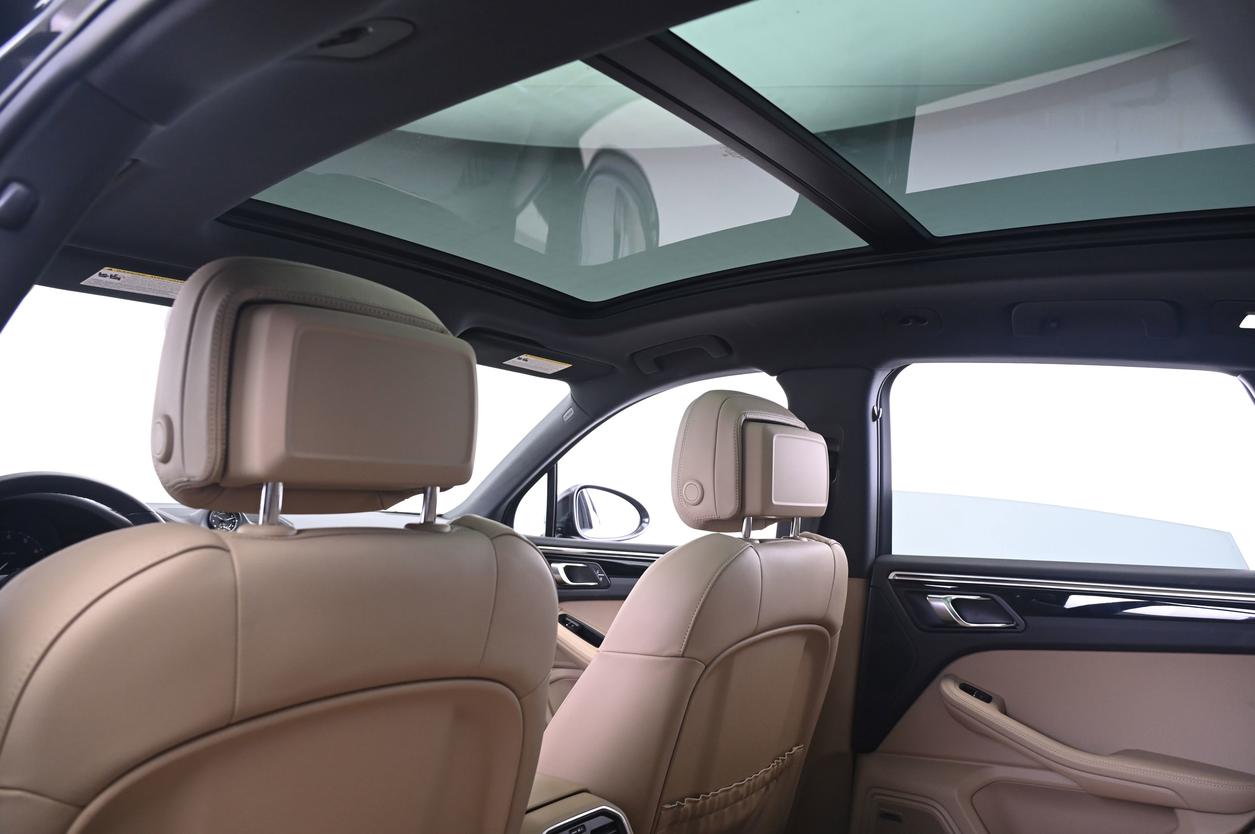 Certified 2024 Porsche Macan image 25