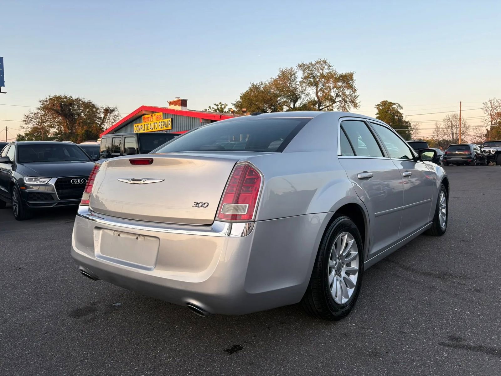 Used 2012 Chrysler 300 RWD image 6