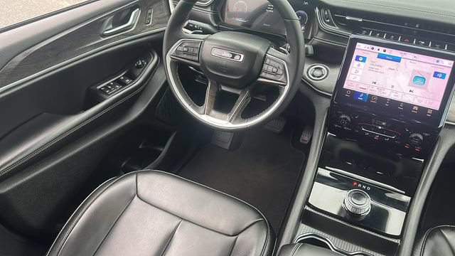 Used 2024 Jeep Grand Cherokee Limited RWD image 25