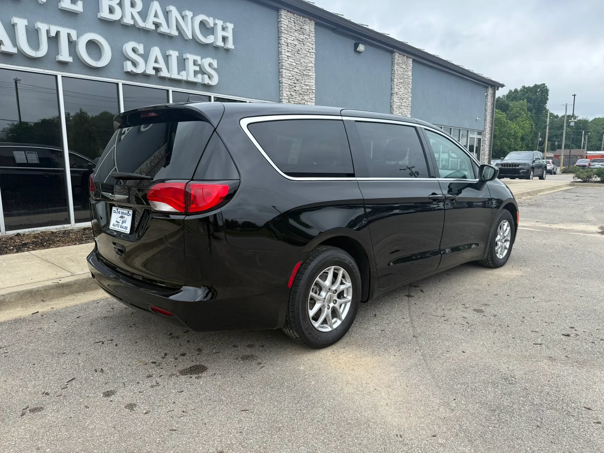 Used 2024 Chrysler Voyager LX FWD image 7