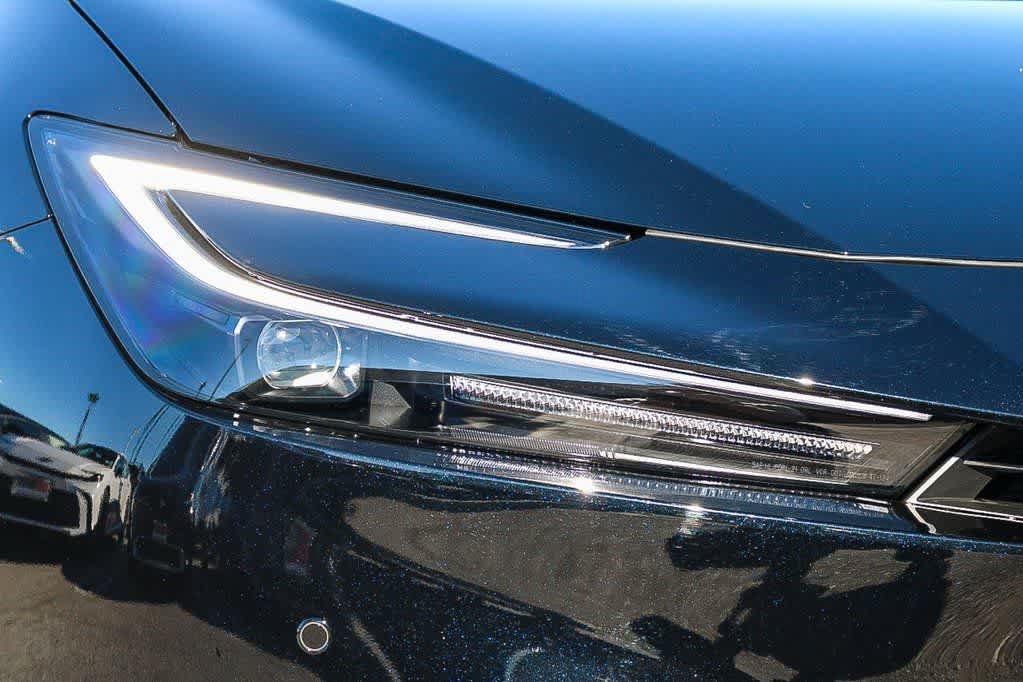 New 2026 Toyota Prius Plug-In Hybrid FWD video 4