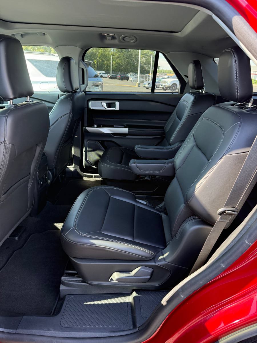 Used 2024 Ford Explorer XLT w/ Equipment Group 202A AWD/4WD image 11