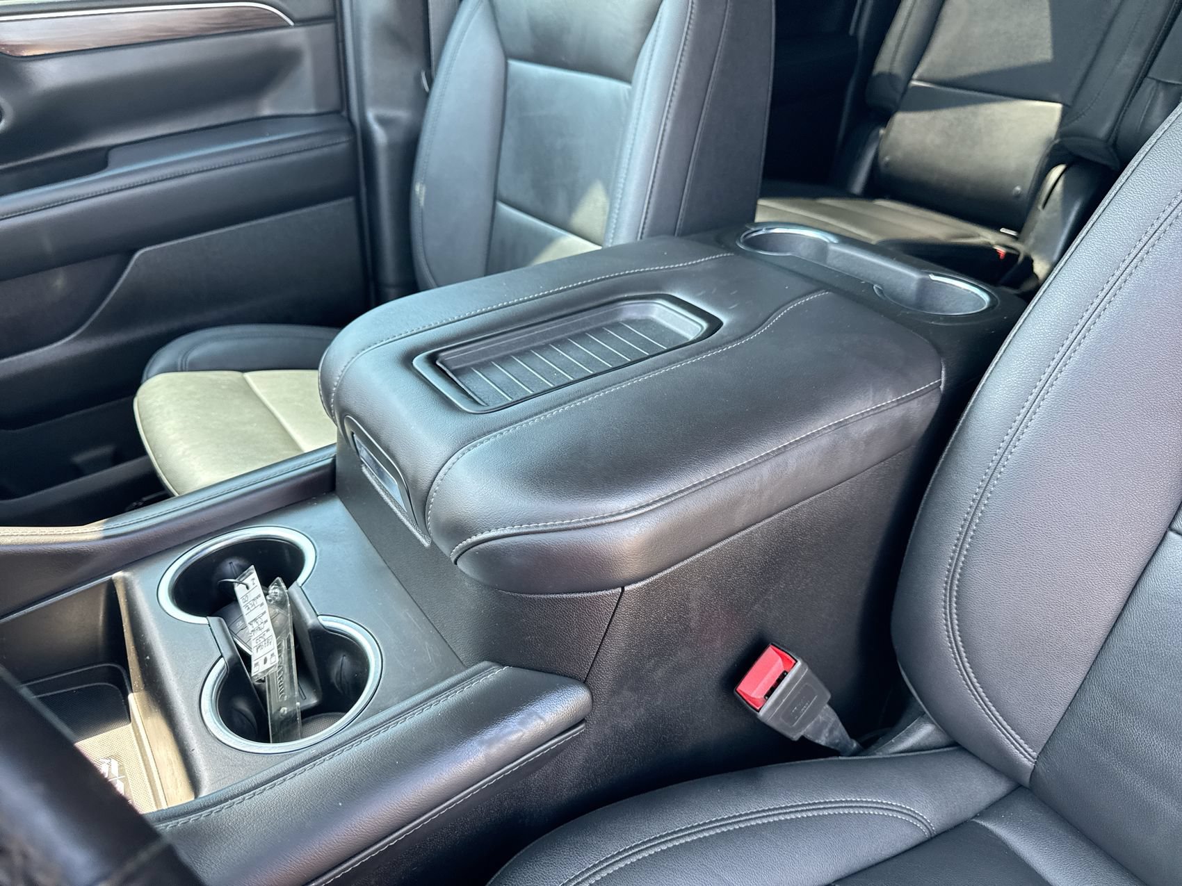 Used 2022 Chevrolet Suburban Z71 w/ Luxury Package AWD/4WD image 20