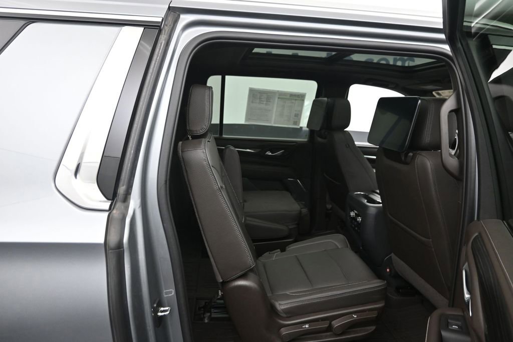 Used 2023 GMC Yukon XL Denali w/ Advanced Technology Package AWD/4WD image 10