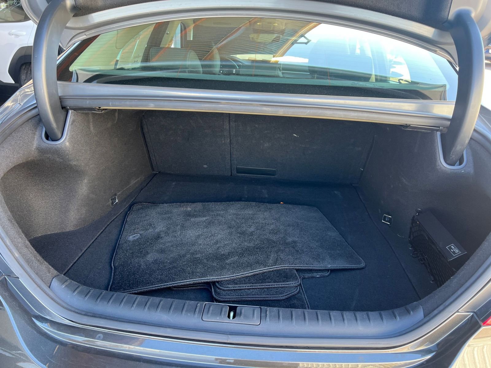 Used 2025 Genesis G70 2.5T image 31