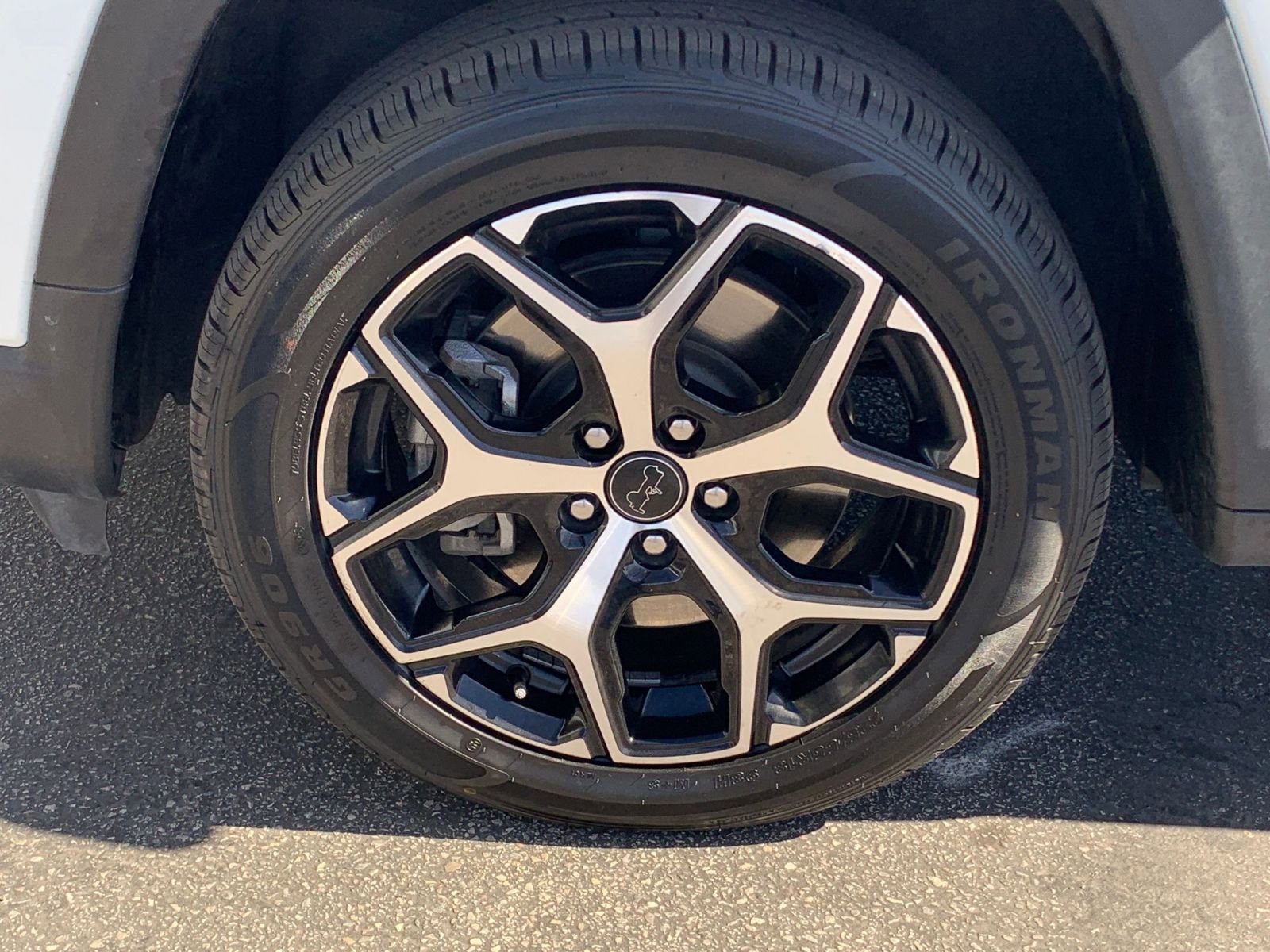 Used 2025 Jeep Compass Limited image 31