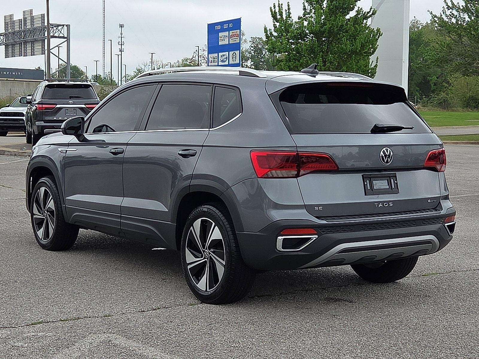 Used 2024 Volkswagen Taos SE AWD/4WD image 4