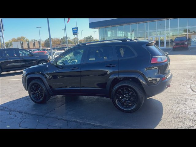 Used 2019 Jeep Cherokee Trailhawk w/ Comfort/Convenience Group AWD/4WD image 6