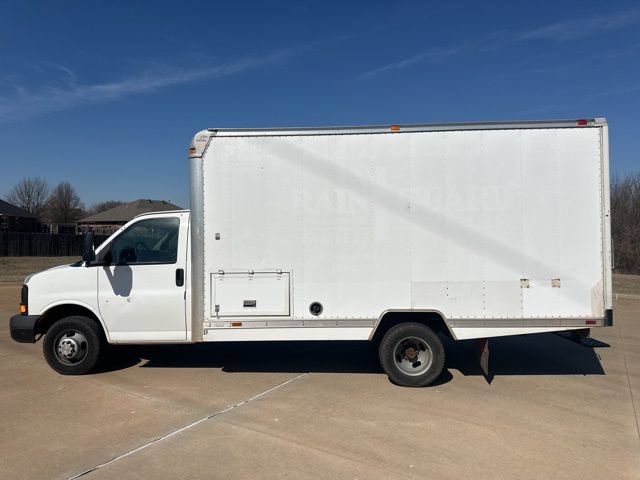 Used 2004 Chevrolet Express 3500 RWD image 2