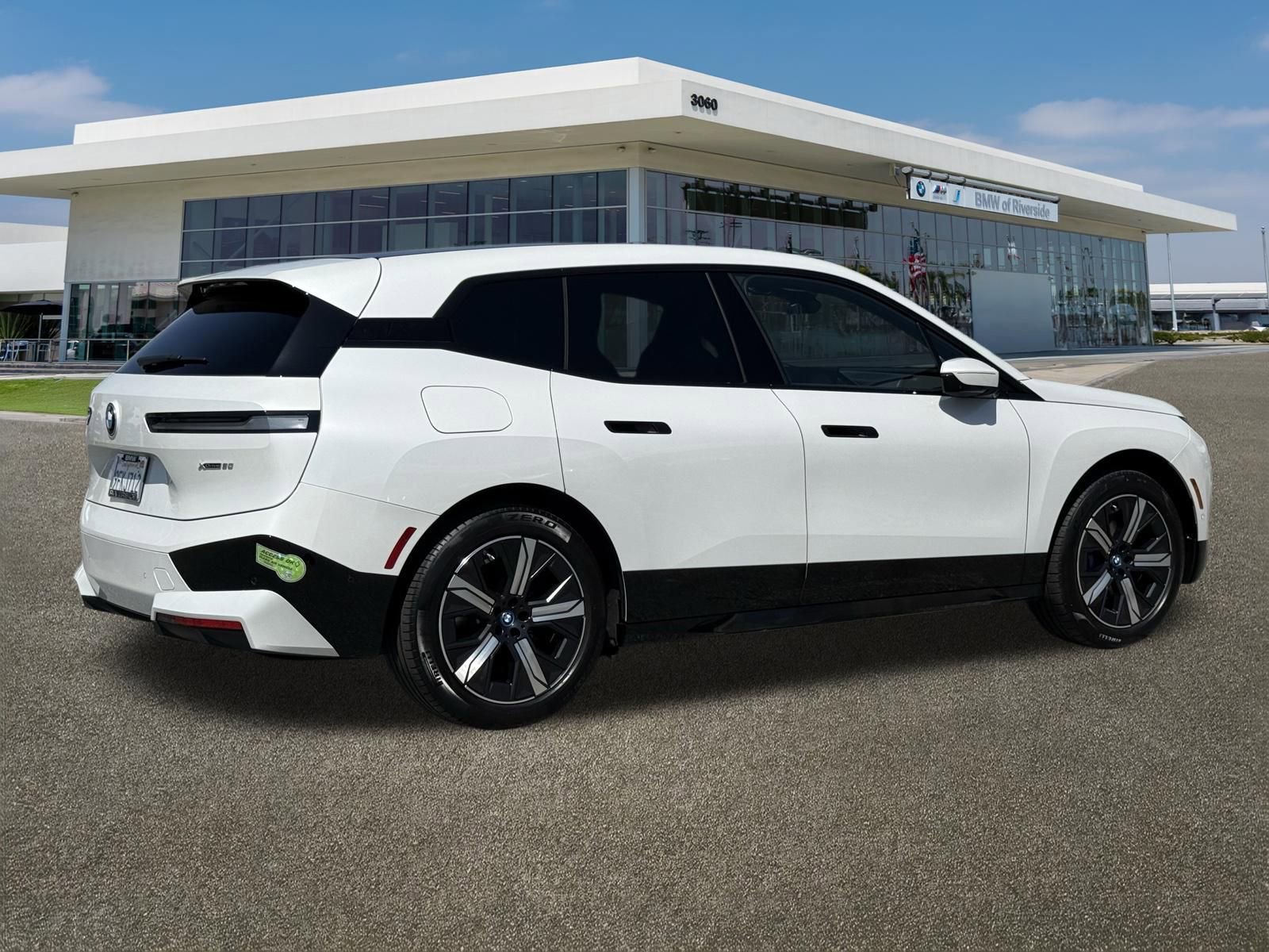 Used 2023 BMW iX xDrive50 w/ Sport Package image 11