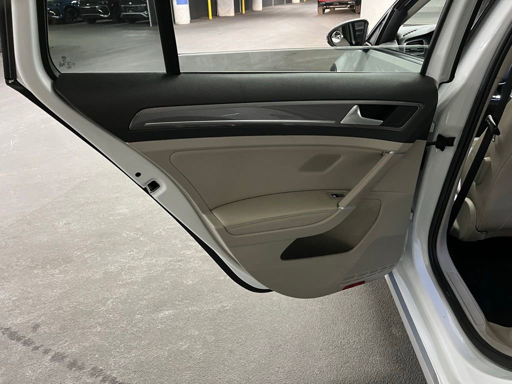 Used 2017 Volkswagen Golf Alltrack S image 17