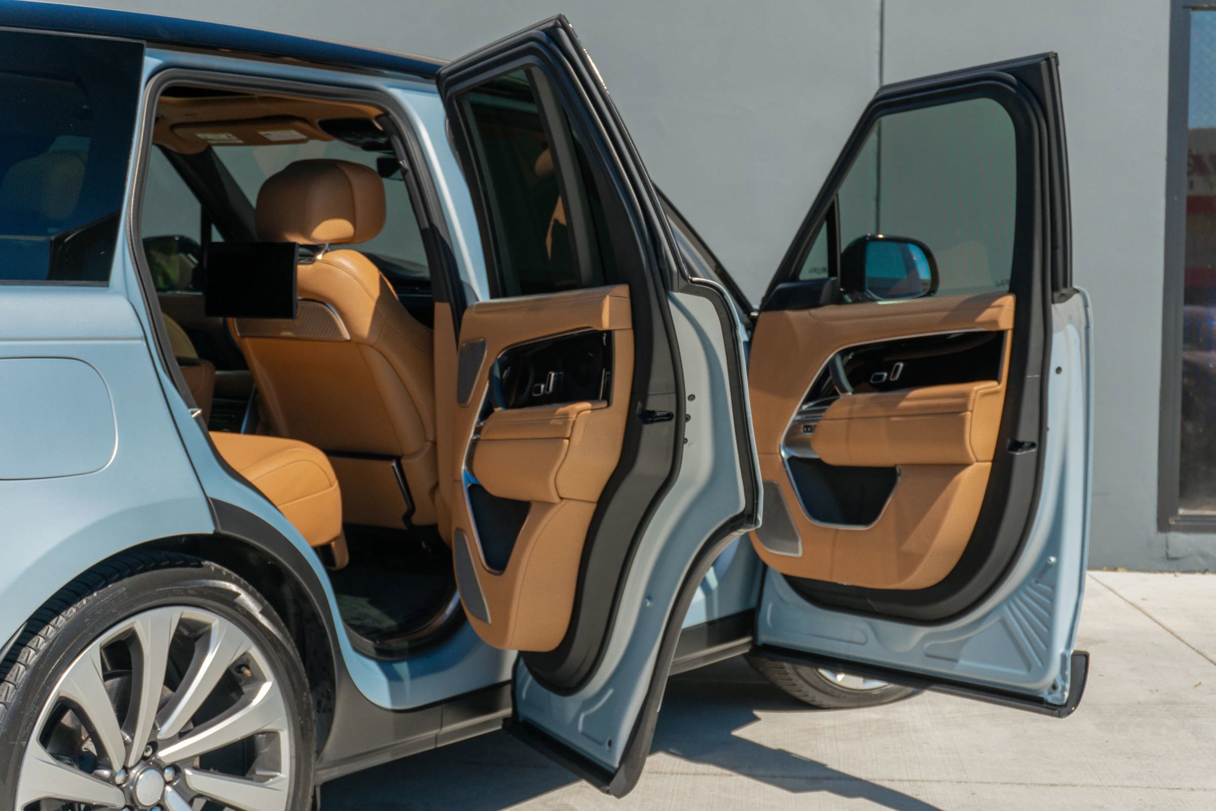 Used 2023 Land Rover Range Rover Autobiography image 62