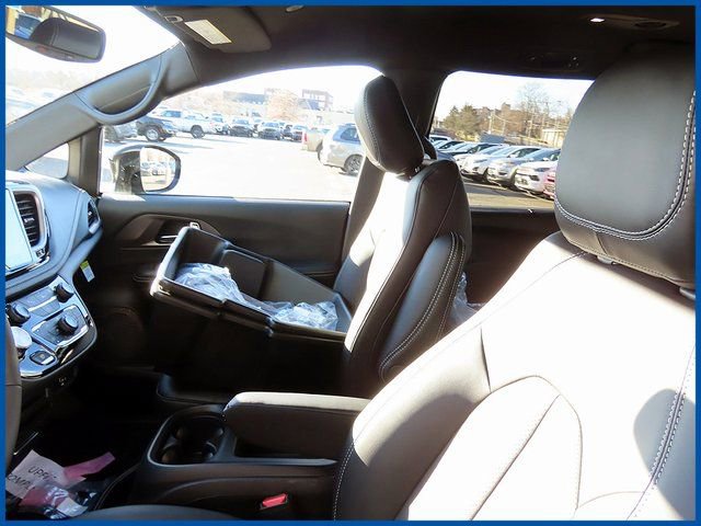 New 2026 Chrysler Pacifica Select image 11