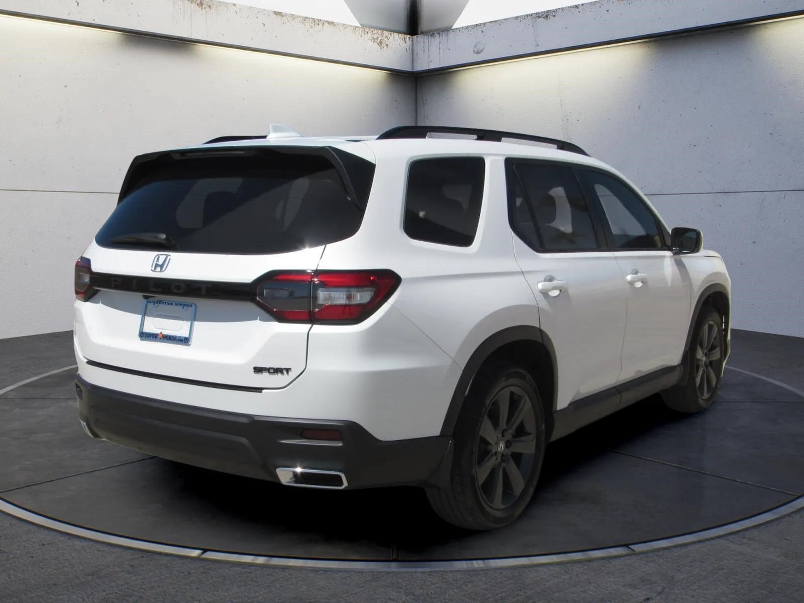 Certified 2025 Honda Pilot Sport image 5