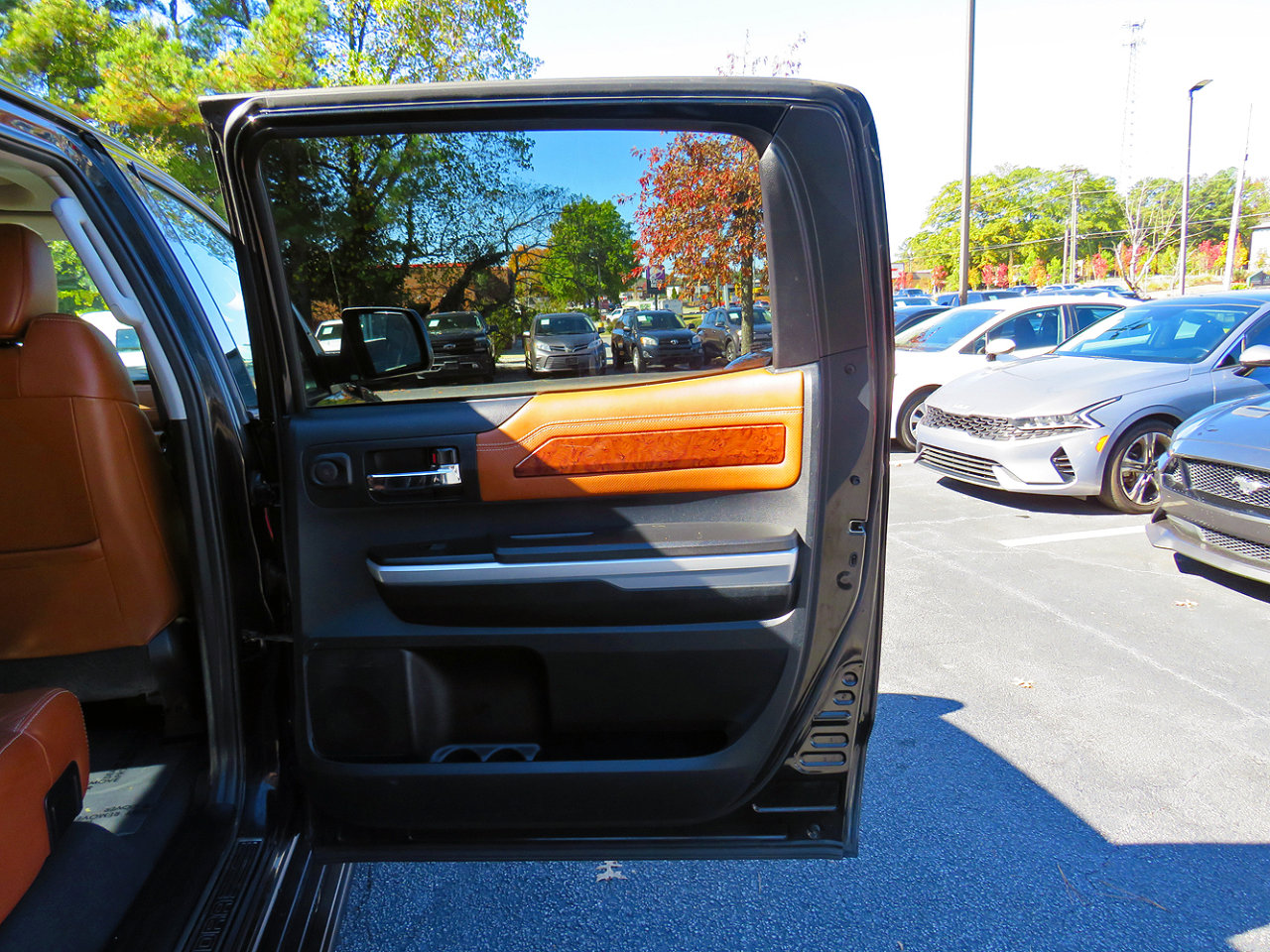 Used 2015 Toyota Tundra 1794 Edition image 31