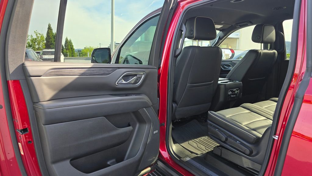 Used 2022 GMC Yukon XL SLT w/ SLT Luxury Package AWD/4WD image 15