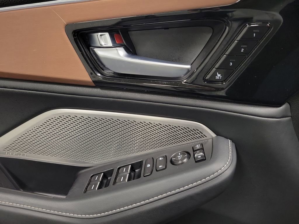 Used 2022 Acura MDX SH-AWD w/ Technology Package image 21