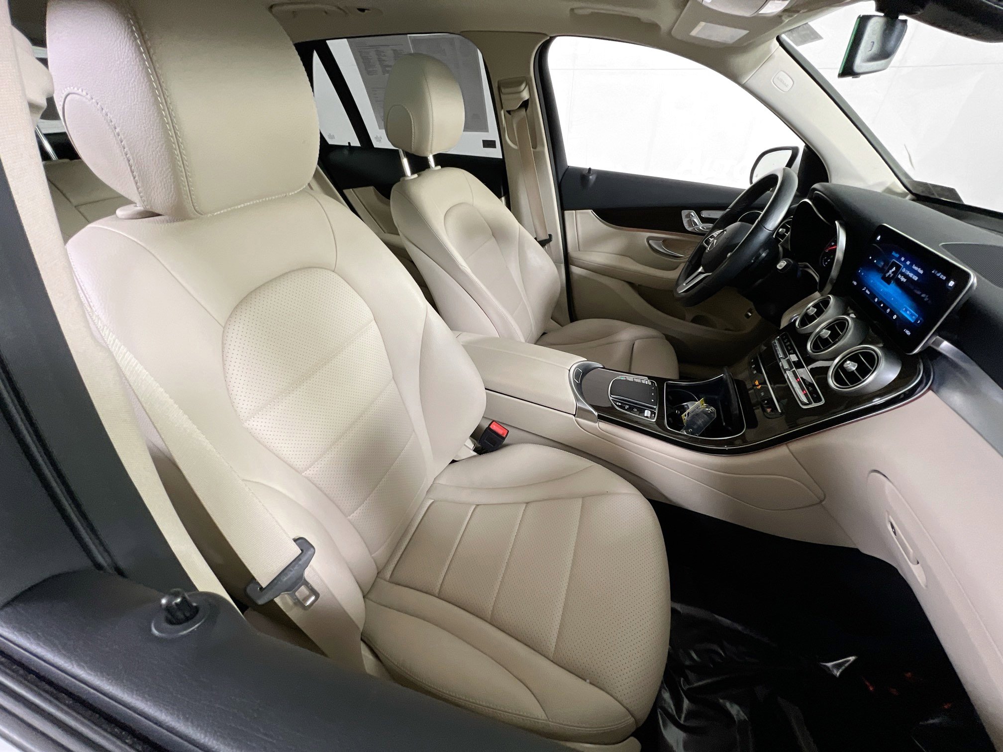 Used 2021 Mercedes-Benz GLC 300 4MATIC image 27