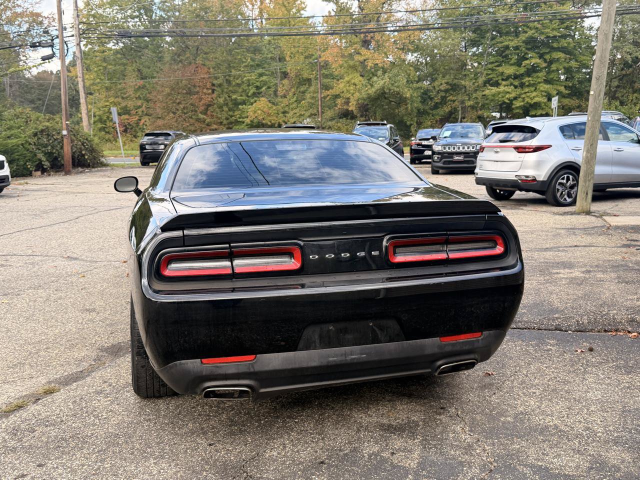 Used 2016 Dodge Challenger SXT RWD image 5