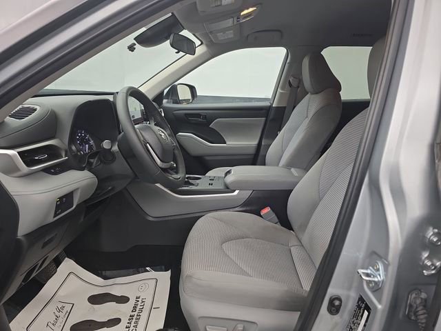 Used 2024 Toyota Highlander LE image 22
