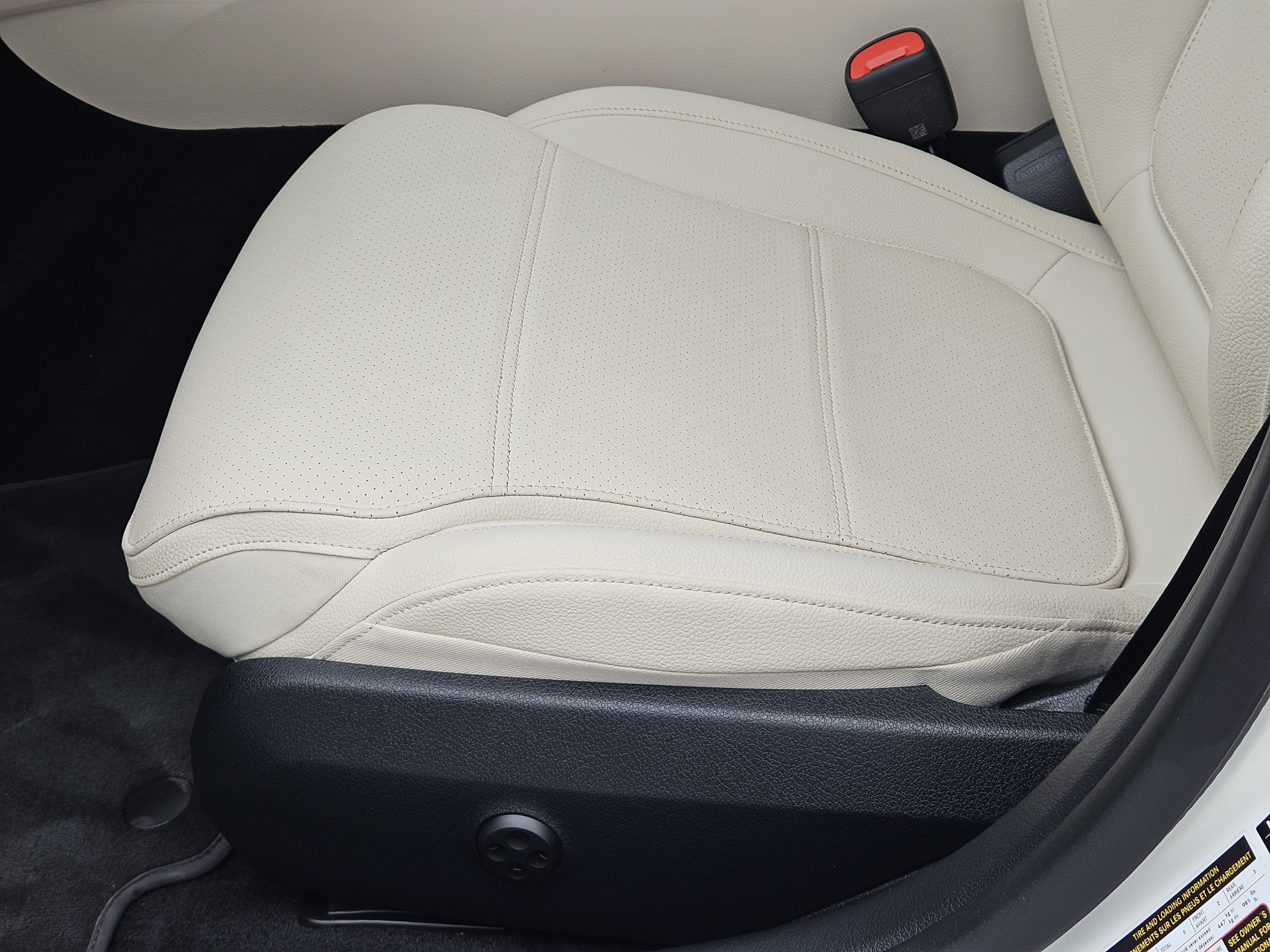 Used 2025 Mercedes-Benz C 300 4MATIC Sedan image 25