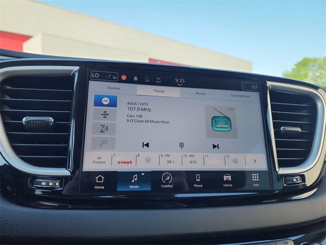 Used 2024 Chrysler Pacifica Touring-L image 21