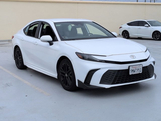 Used 2025 Toyota Camry SE FWD image 3
