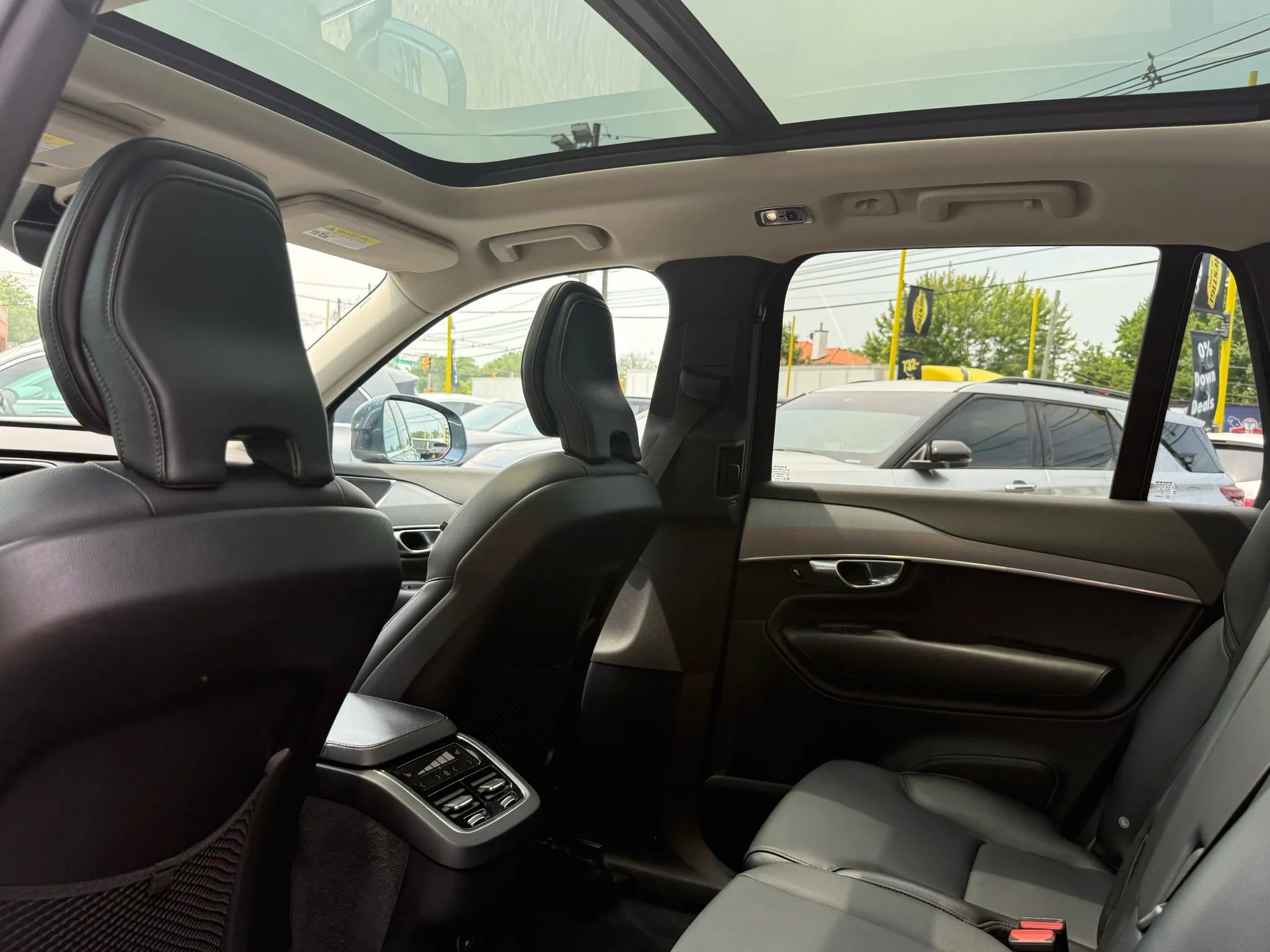 Used 2022 Volvo XC90 T5 Momentum w/ Climate Package image 25