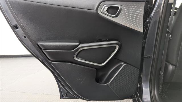 Used 2022 Kia Soul LX w/ Technology Package image 16