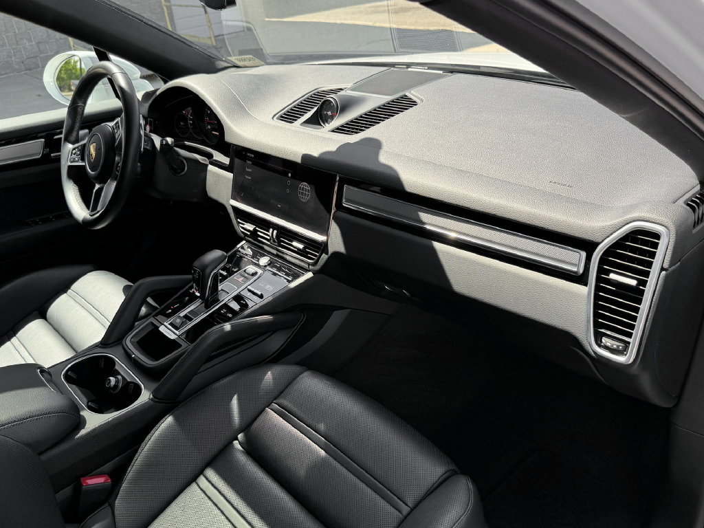 Used 2023 Porsche Cayenne Platinum Edition AWD/4WD image 31