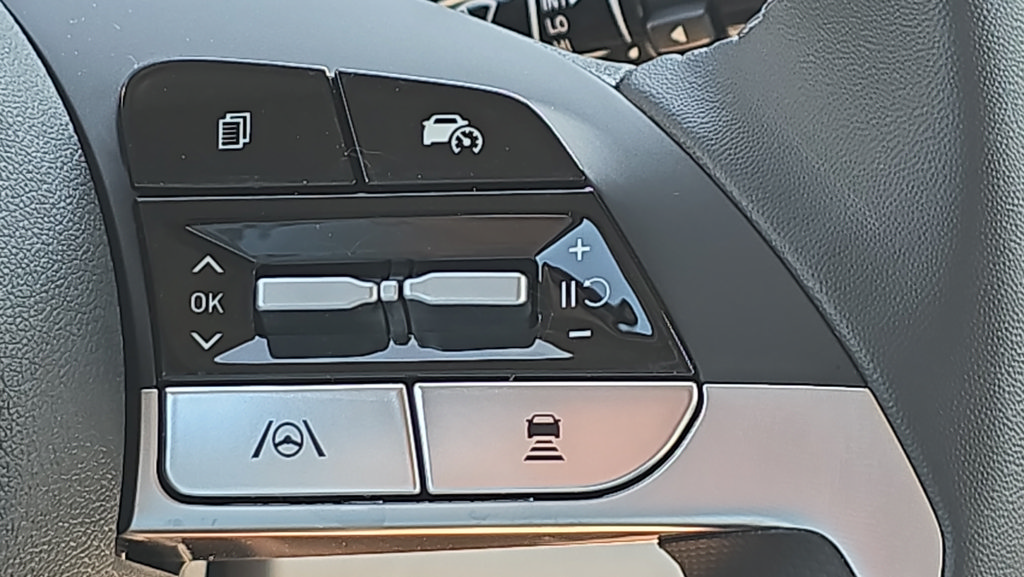 New 2026 Hyundai Elantra Limited FWD image 24