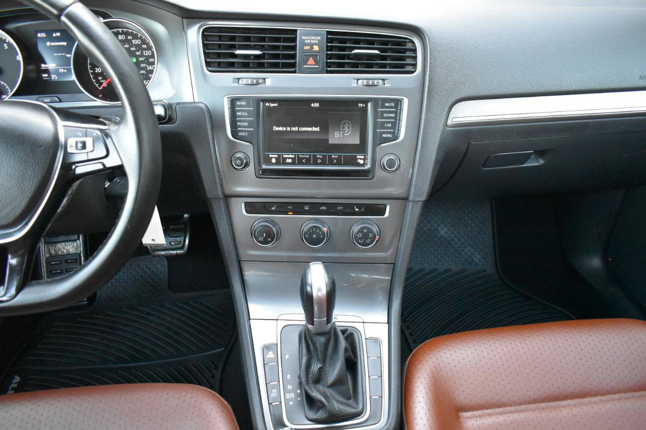 Used 2017 Volkswagen Golf Alltrack S image 18