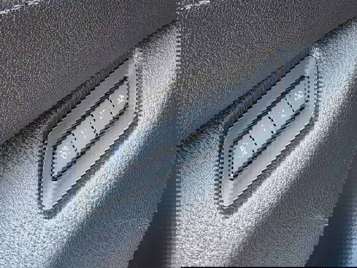 Used 2017 Cadillac Escalade Luxury image 29