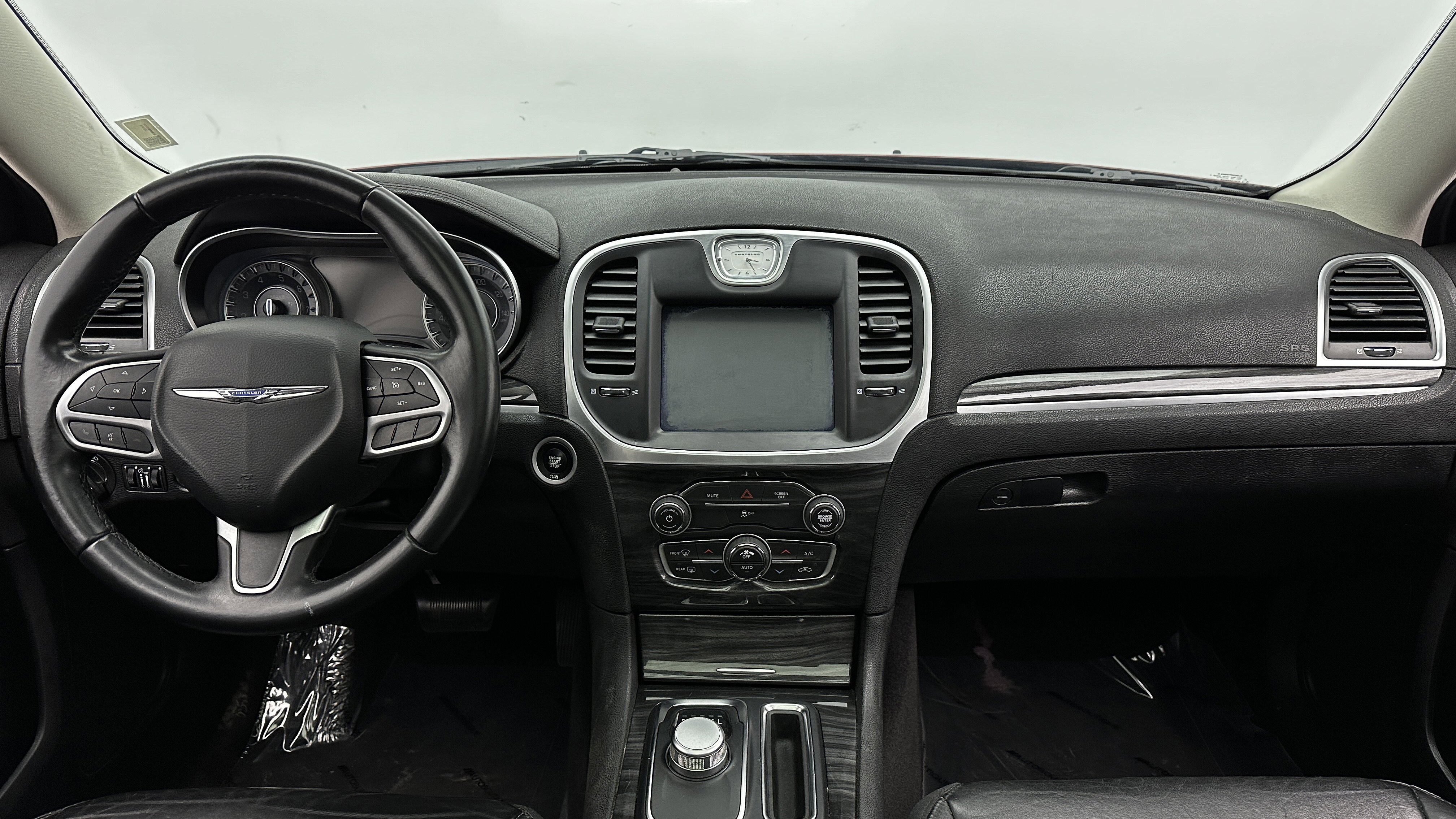 Used 2018 Chrysler 300 Touring L image 26