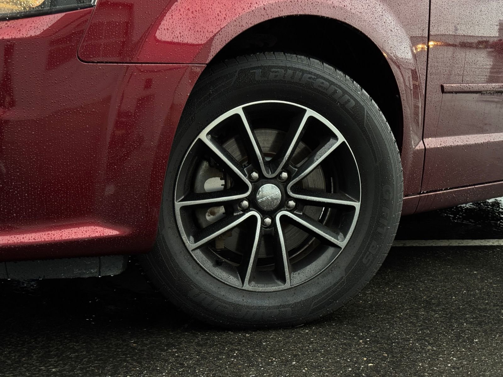 Used 2017 Dodge Grand Caravan GT image 27