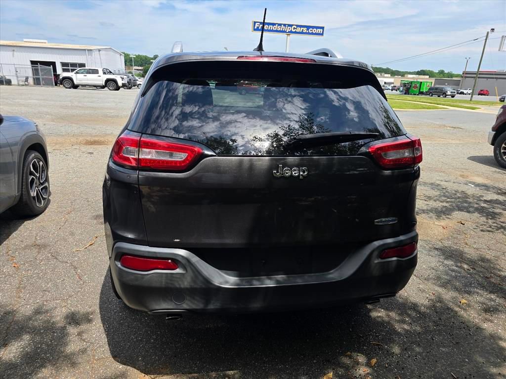 Used 2014 Jeep Cherokee Latitude w/ Cold Weather Group FWD image 12