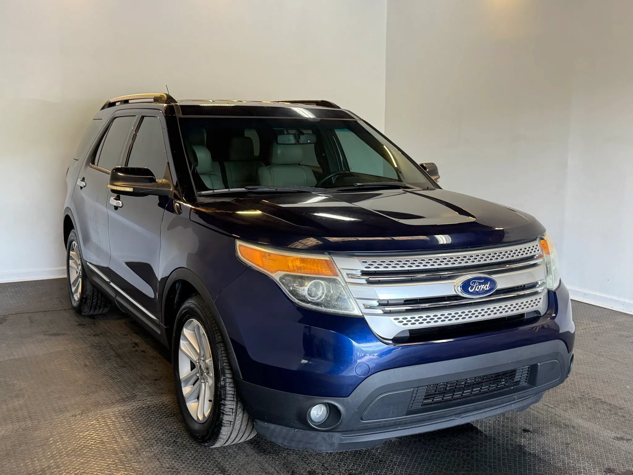 Used 2011 Ford Explorer XLT w/ 202A Rapid Spec Order Code FWD image 3