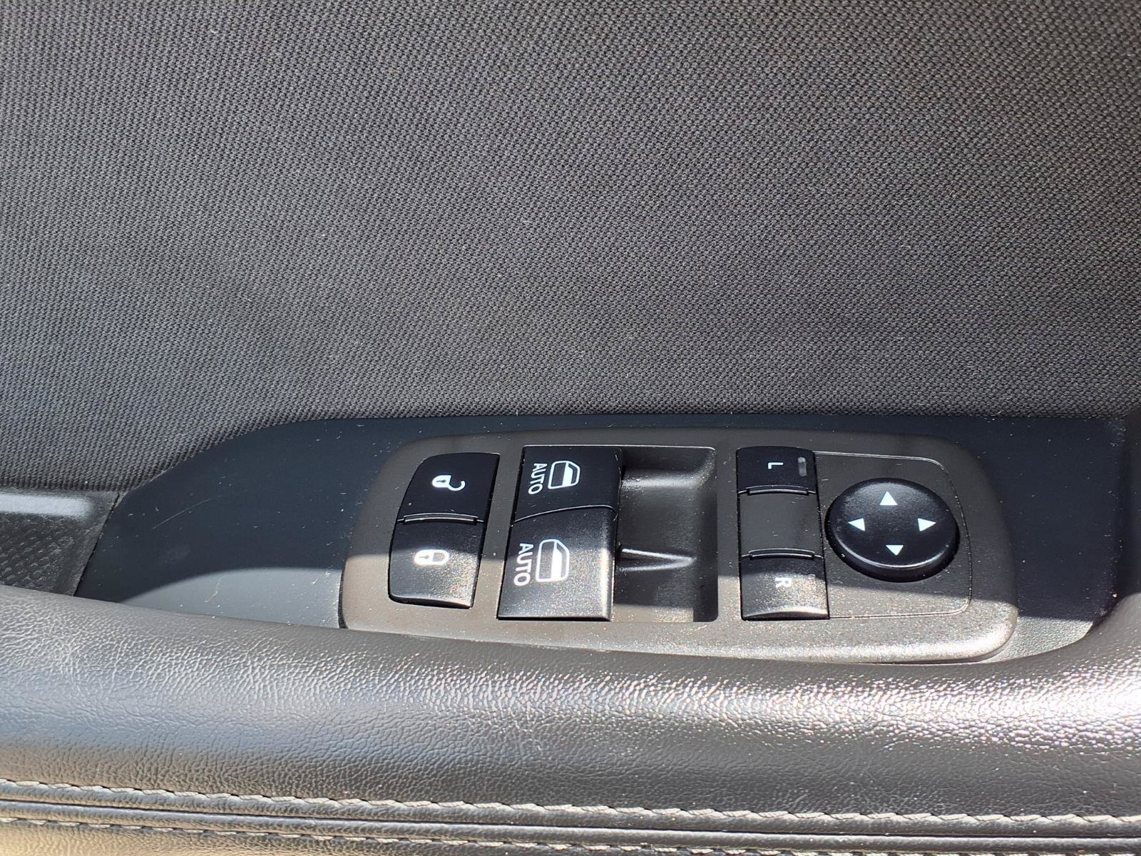 Used 2022 Dodge Challenger SXT RWD image 11