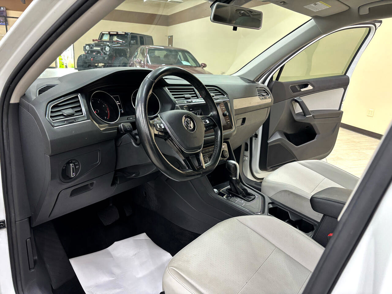 Used 2018 Volkswagen Tiguan SEL image 15