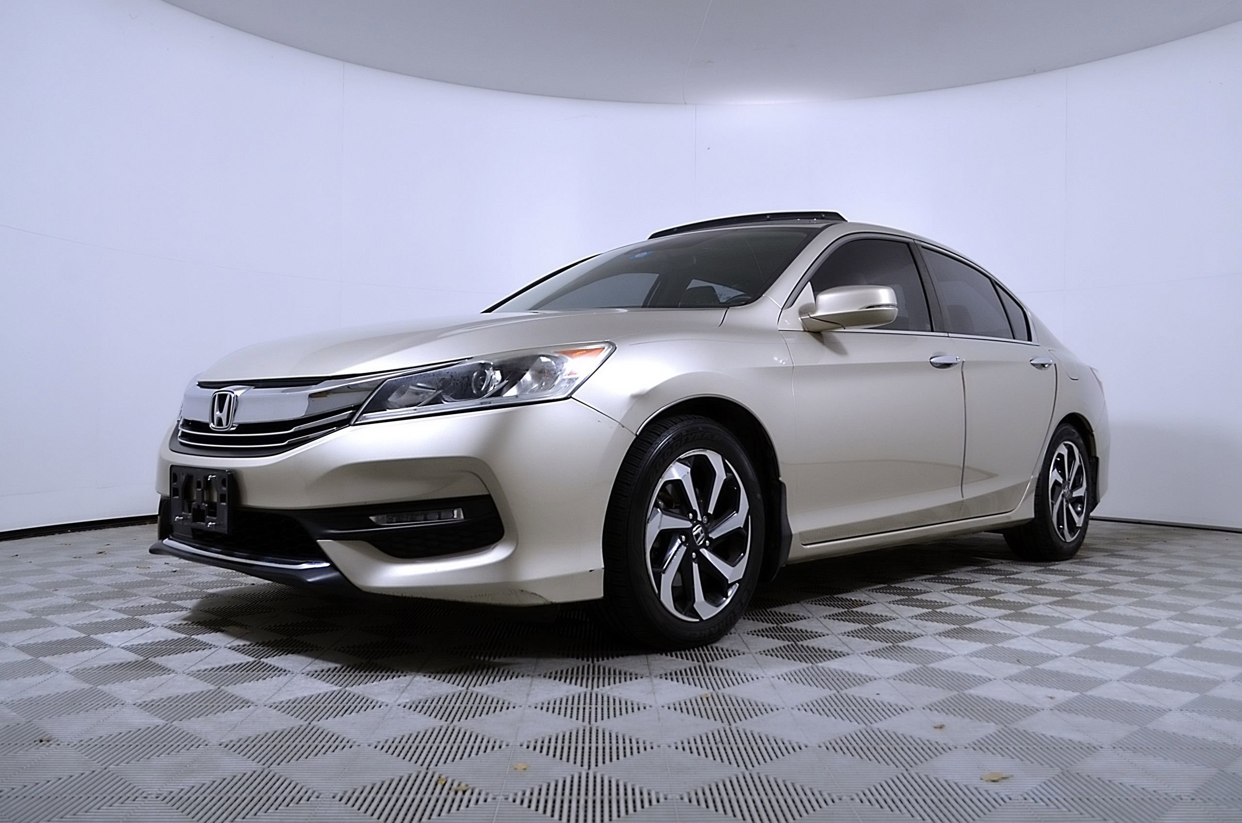 Used 2017 Honda Accord EX image 3