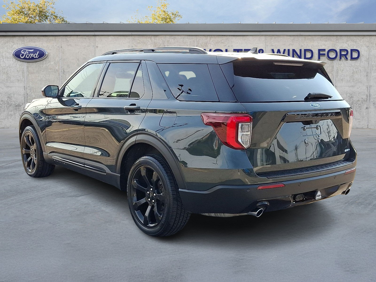 Used 2023 Ford Explorer ST-Line w/ Class IV Trailer Tow Package AWD/4WD image 4