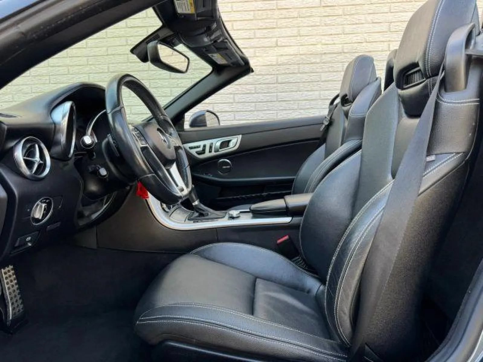 Used 2015 Mercedes-Benz SLK 250 image 25