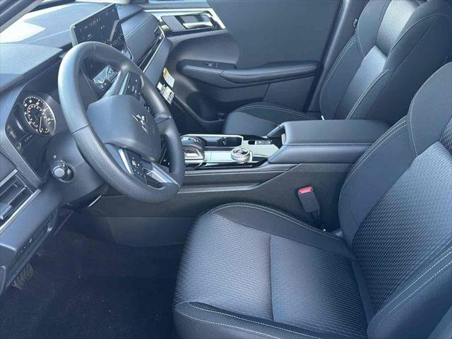 New 2026 Mitsubishi Outlander ES image 13